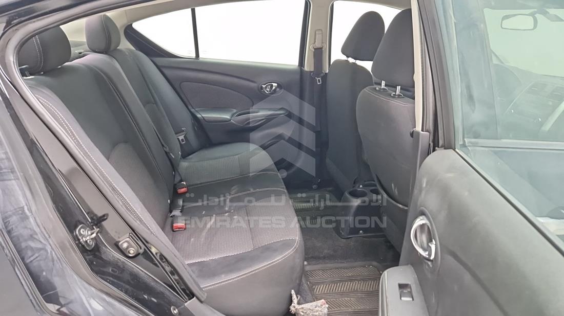 نيسان فيرسا 2014 — زاوية الراكب الخلفي اليمنى — صورة 25