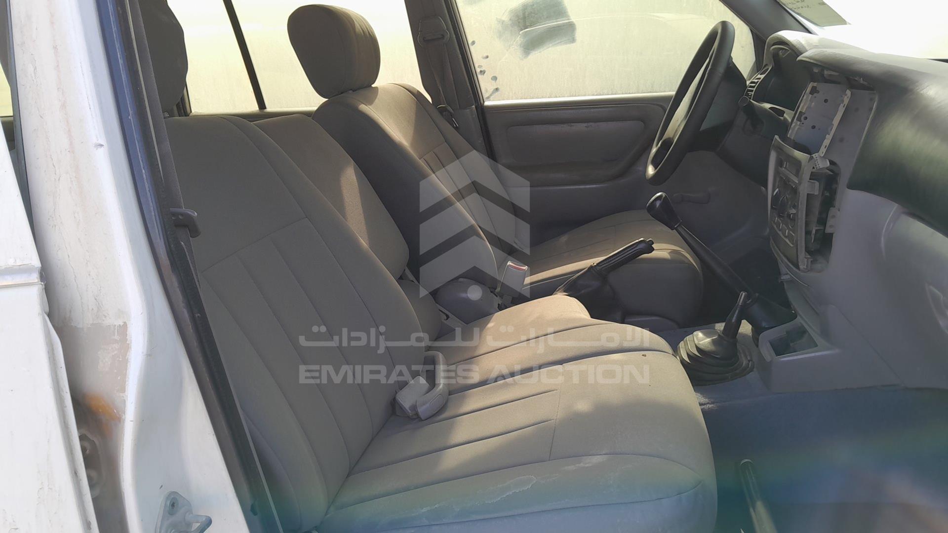 2004 TOYOTA LAND CRUISER VIN: JTGHJ01J843004764