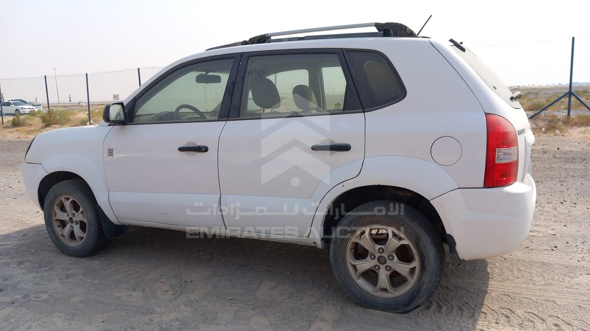 2009 HYUNDAI TUCSON VIN: KMHJM81B19U945936