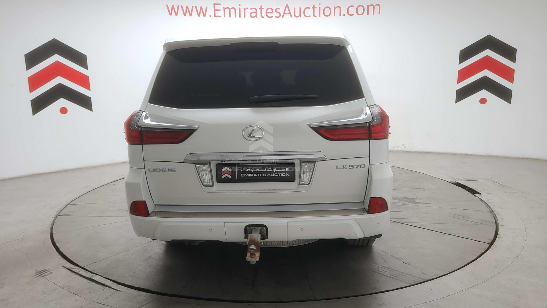2016 LEXUS LX 570 VIN: JTJHY00WXG4203252