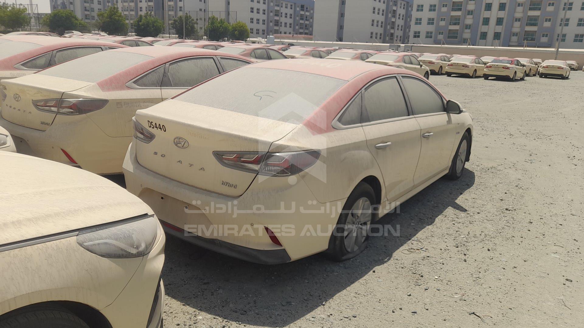 2018 HYUNDAI SONATA VIN: KMHE24136JA082047