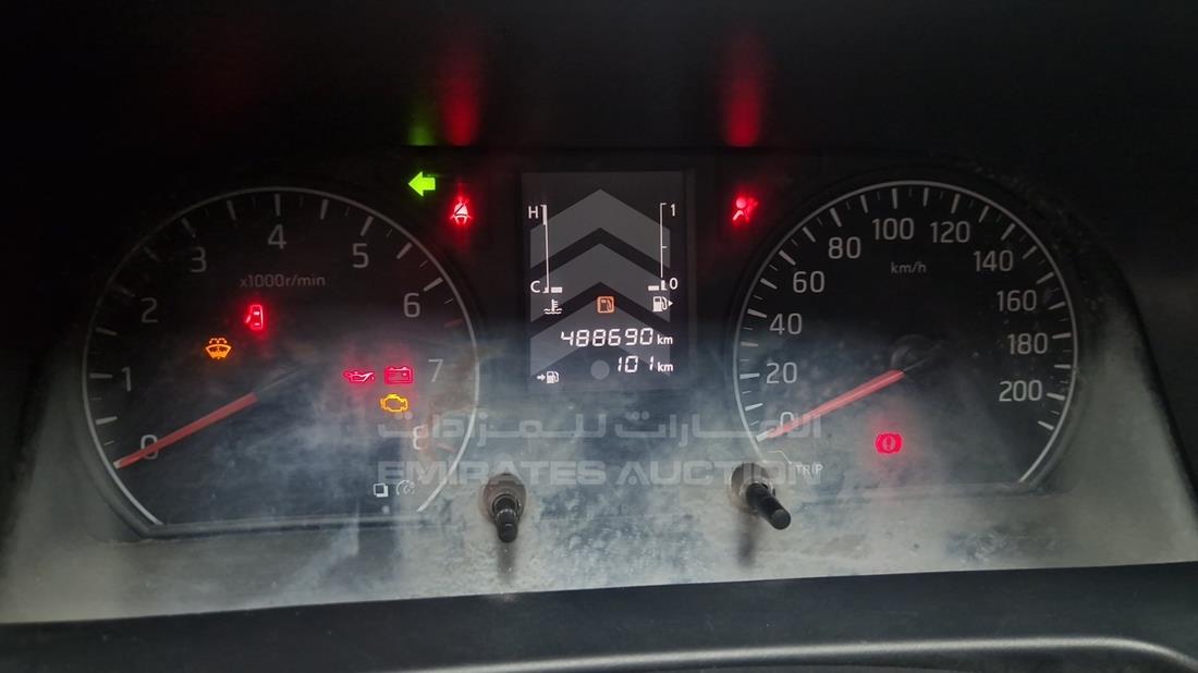 2015 Nissan Urvan — Speedometer & RPM Gauges — Photo 9