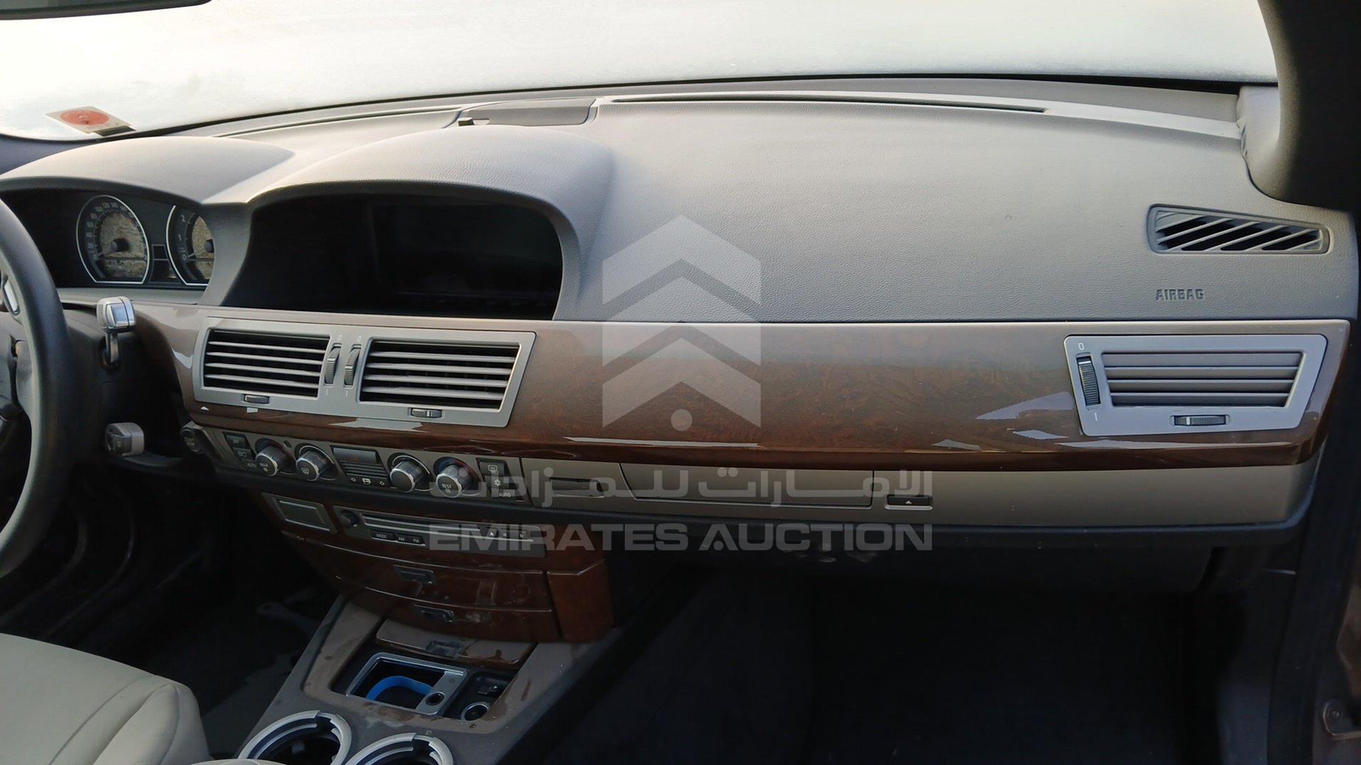 2006 BMW 730 IL VIN: WBAHN21086DS81512