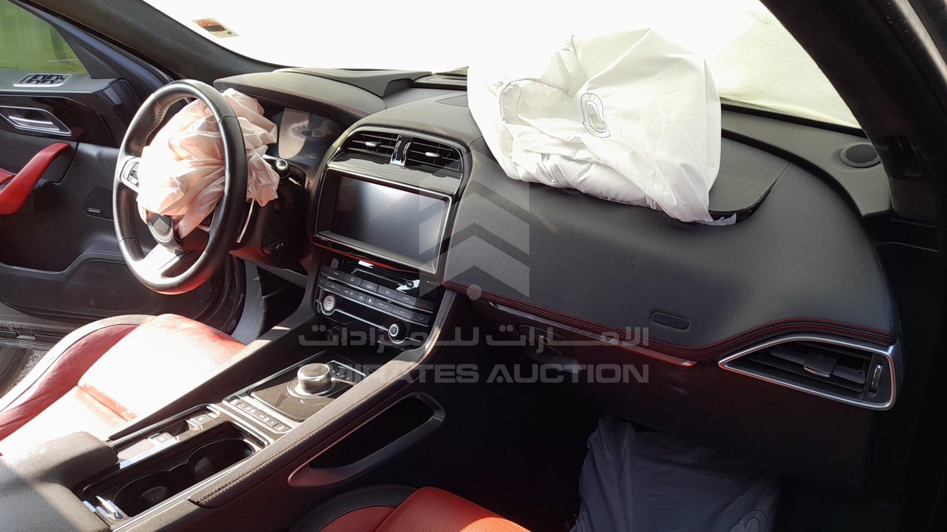 2019 JAGUAR F-PACE VIN: SADCA2BX2KA615649