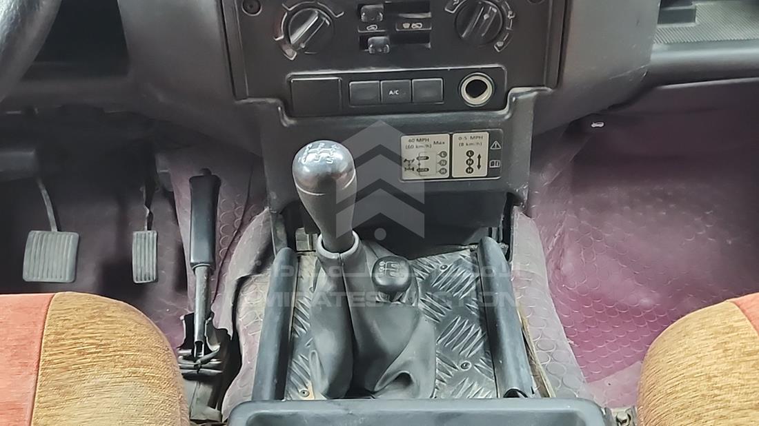 2011 Land Rover Defender — Gear View — Photo 18