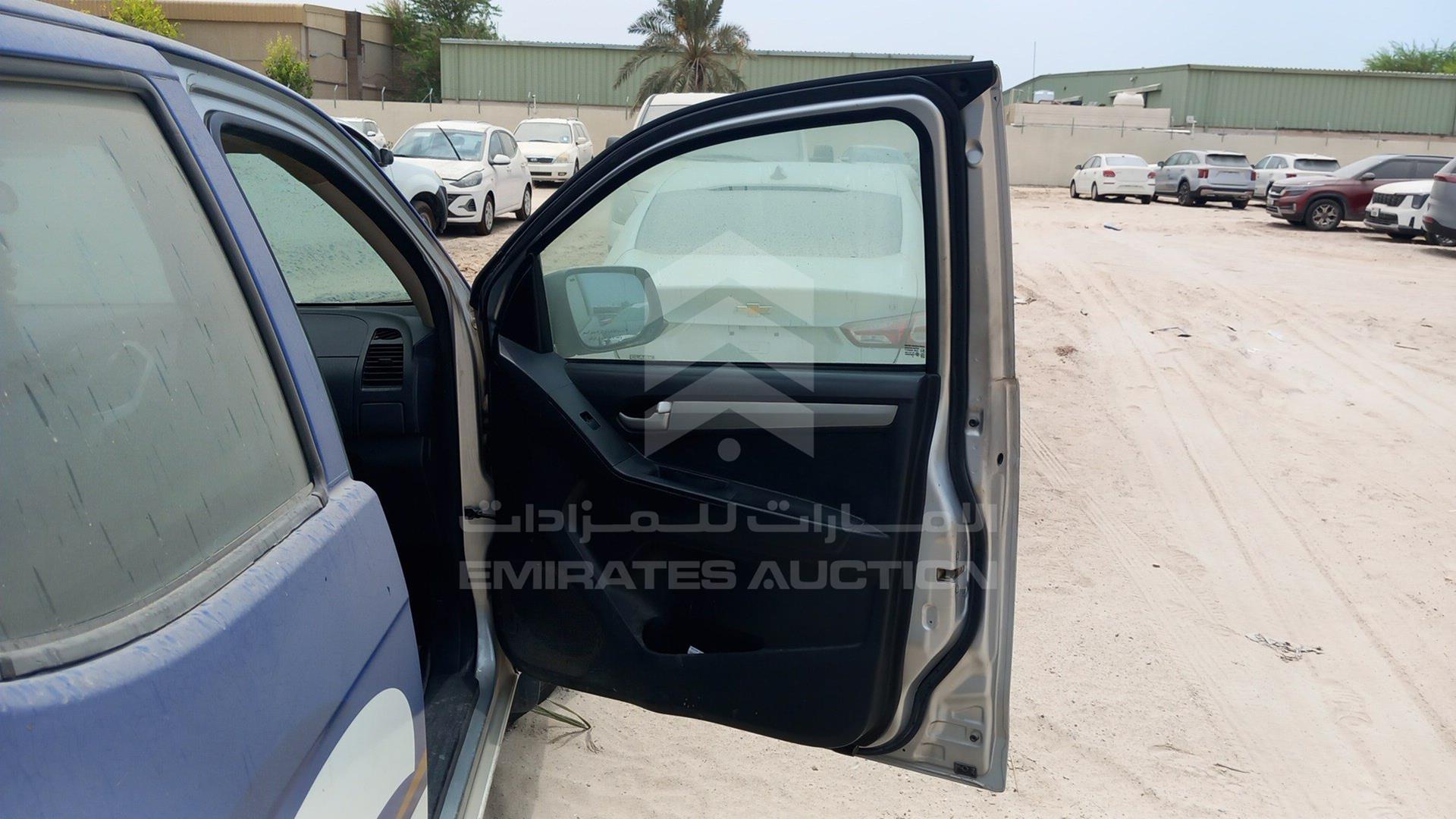 2015 ISUZU D-MAX VIN: MPAEL3317FT013569
