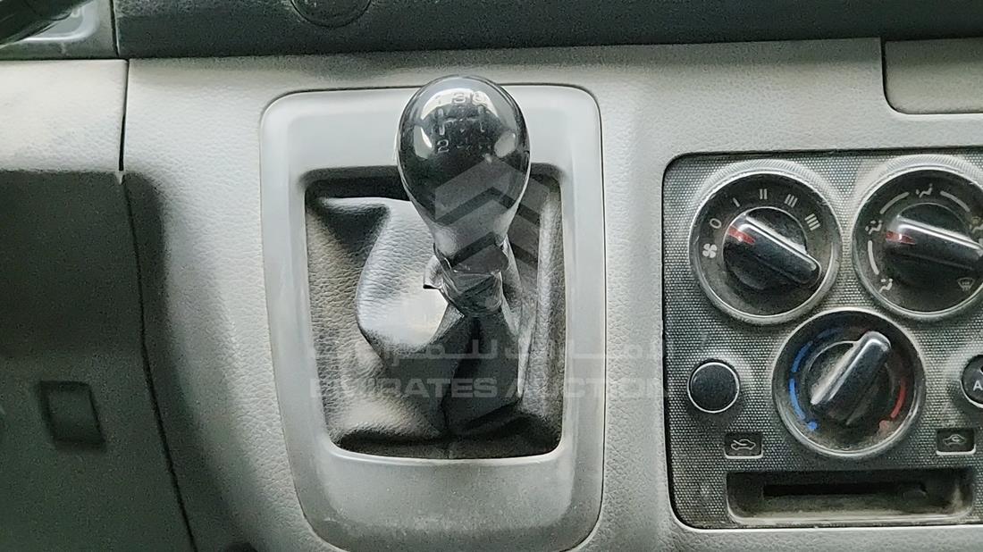 نيسان أورفان 2015 — زاوية ناقل الحركة — صورة 17