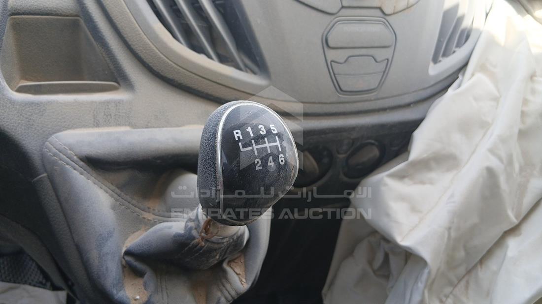 فورد ترانزيت 2023 — زاوية ناقل الحركة — صورة 17