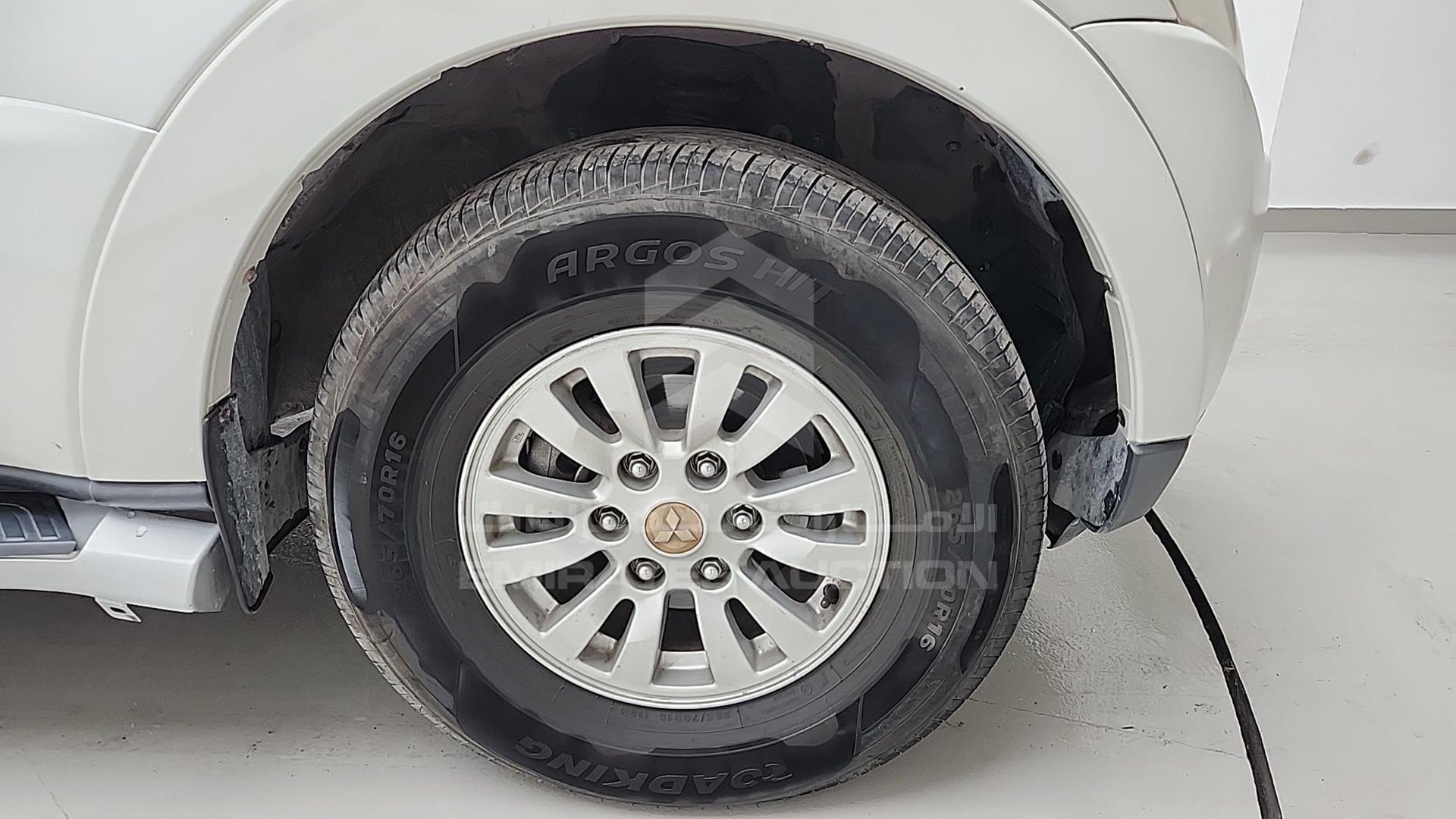 2011 MITSUBISHI PAJERO VIN: JMYLRV95WBJ705799