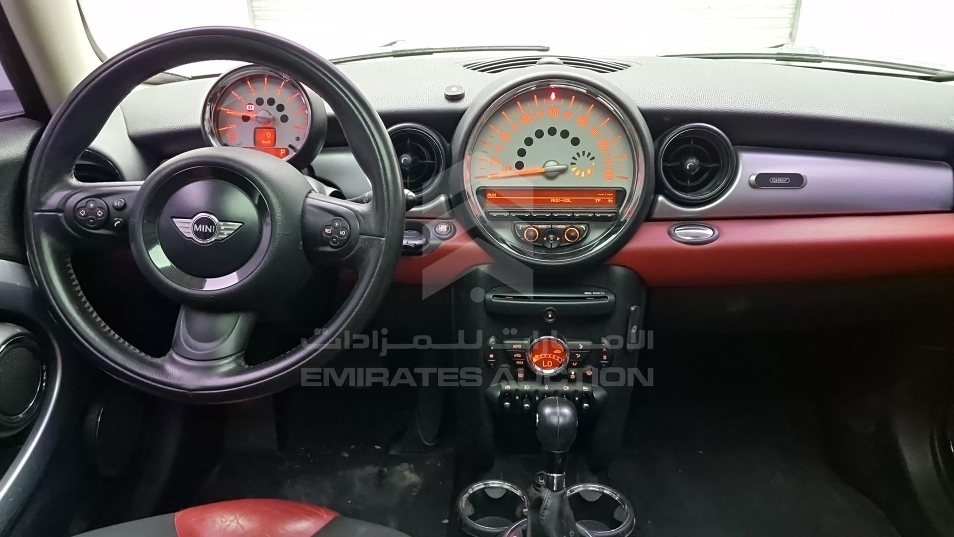 2011 MINI COOPER VIN: WMWSU3108BT201771