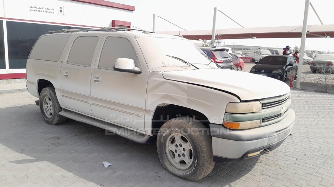 2004 GMC Suburban — Front Right Angle — Photo 9