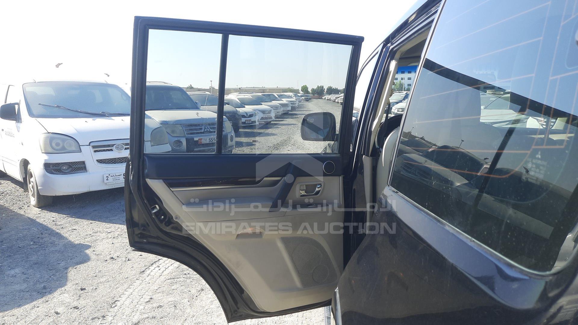 2011 MITSUBISHI PAJERO VIN: JMYLRV95WBJ707286