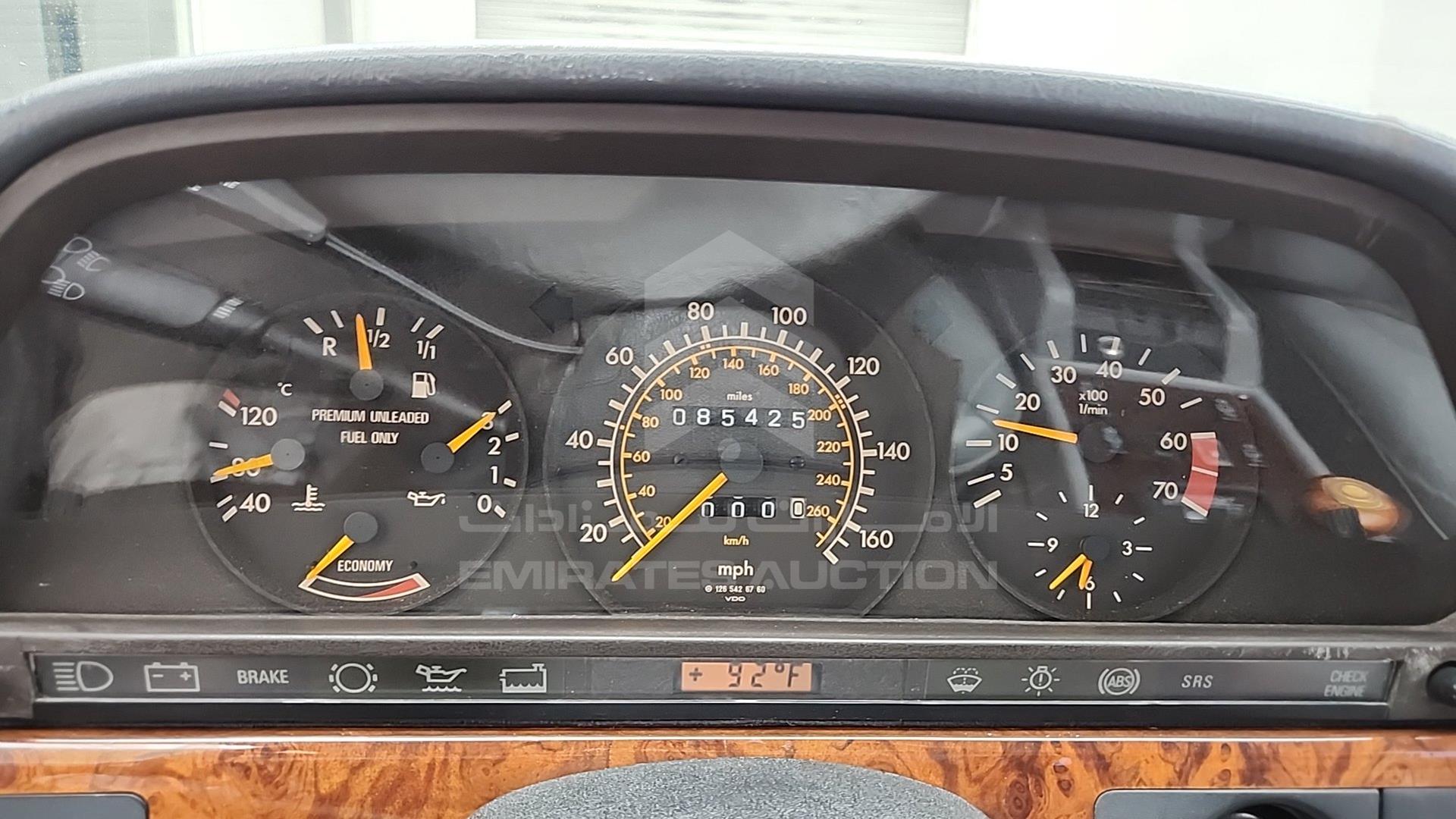 1990 MERCEDES SEL 560 VIN: WDBCA39E7LA537035