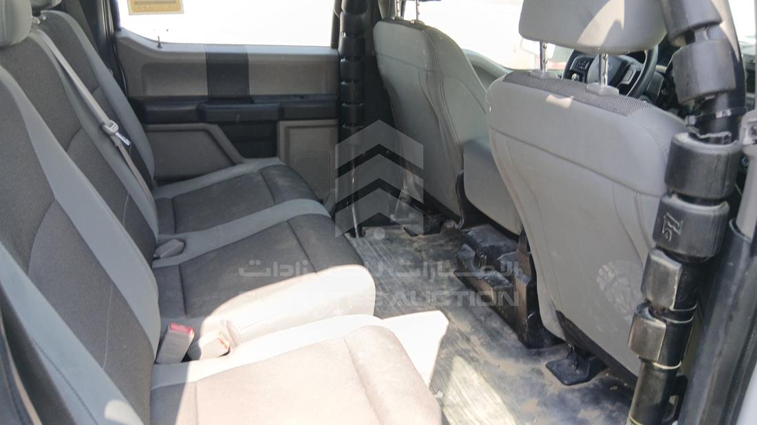 فورد اف 150 2019 — زاوية الراكب الخلفي اليمنى — صورة 23