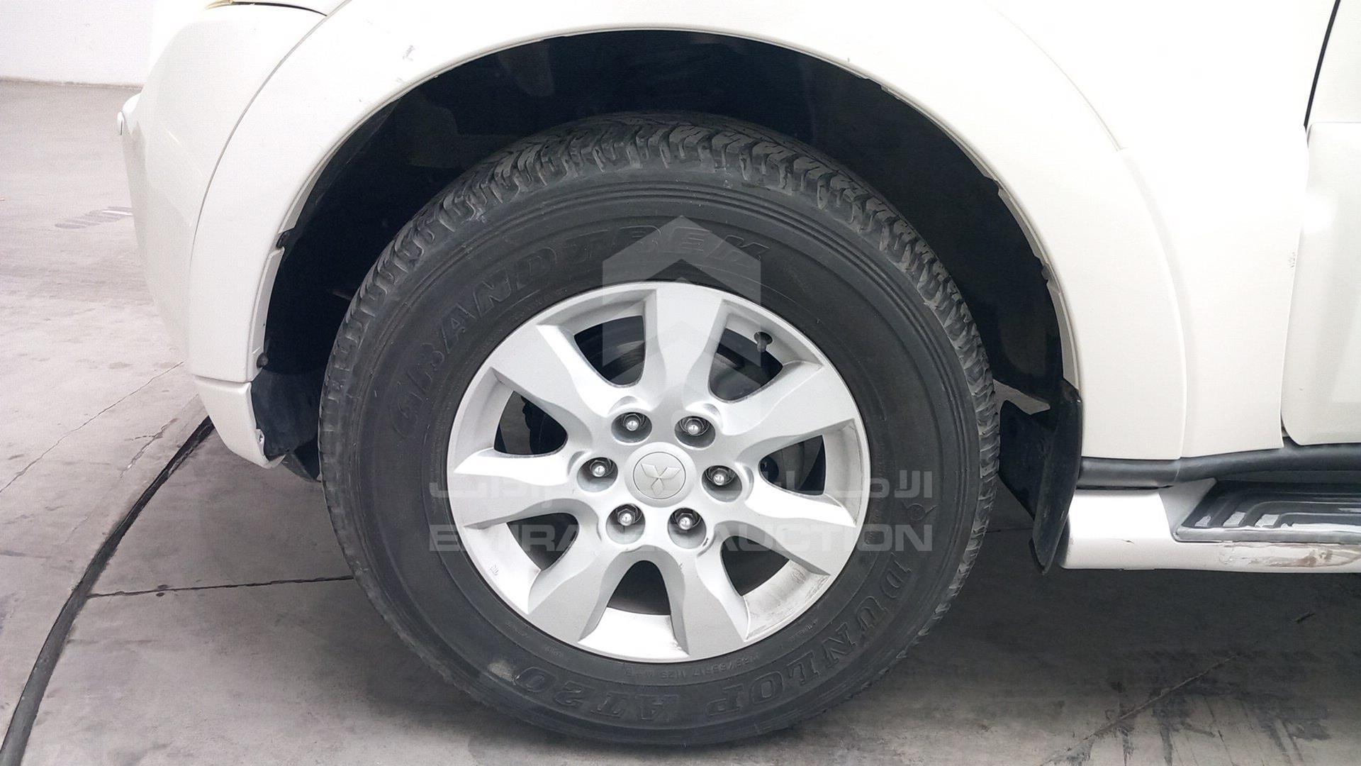 2010 MITSUBISHI PAJERO VIN: JMYLRV95WAJ713865