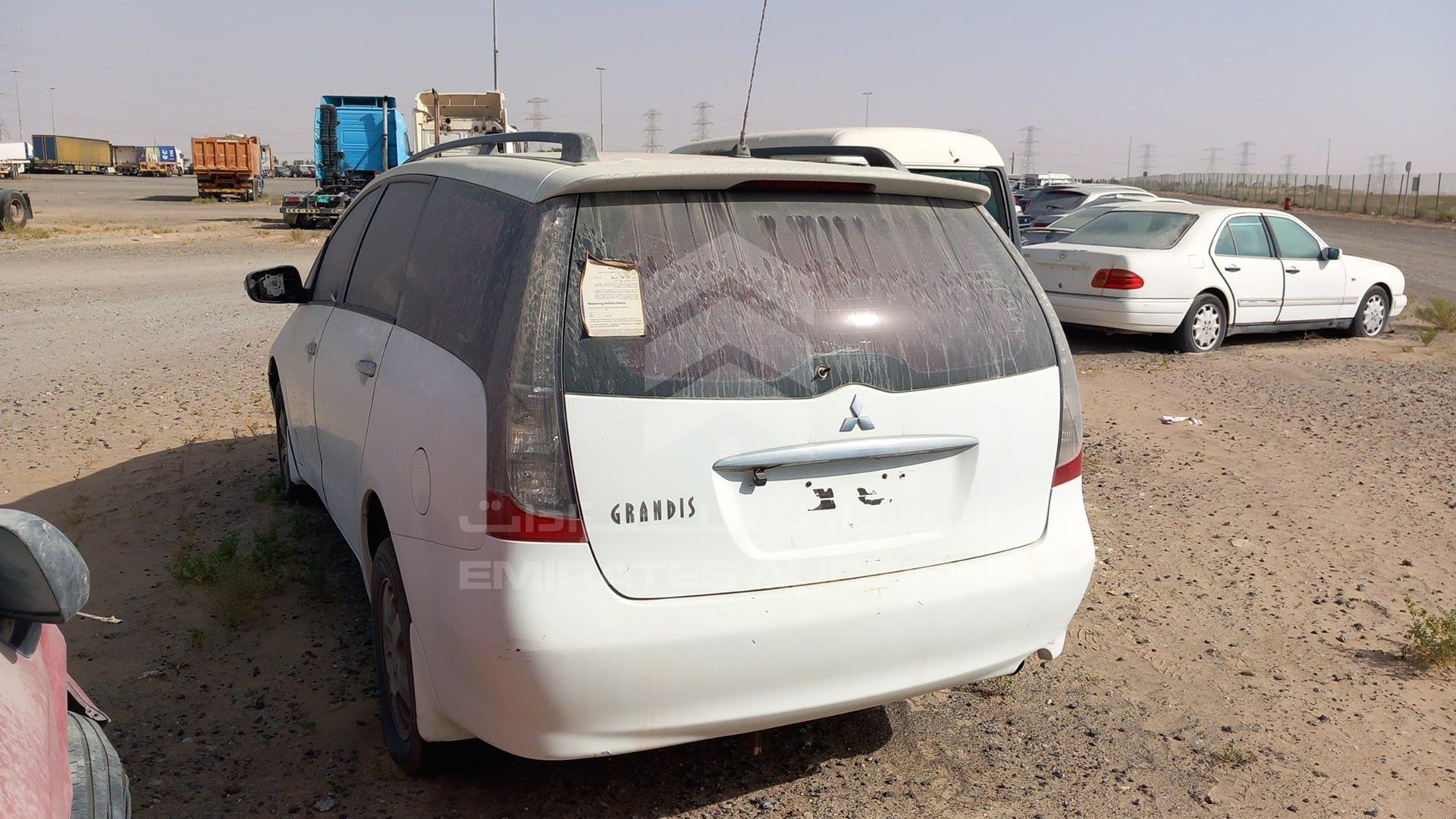 2005 MITSUBISHI GRANDIS VIN: JMYLRNA4W5Z703642