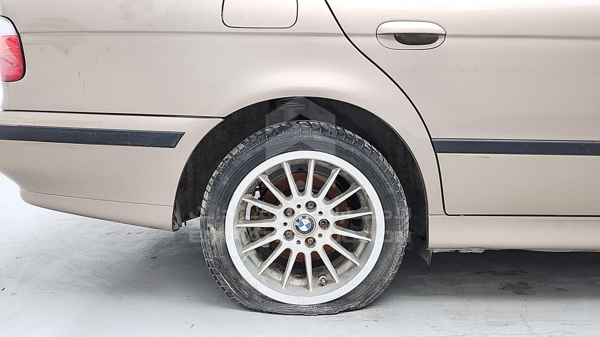2000 BMW 540 VIN: WBADN6104YGG88284