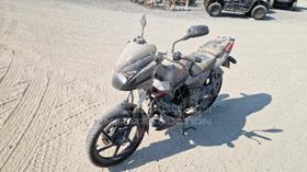 2021 Bajaj Pulsar — Front Left Angle — Photo 5 — Thumbnail