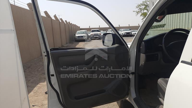 VIN: JTGHJ01J473010873 Auction: EmiratesAuction Lot: 342856 JTGHJ01J473010873 Toyota Land Cruiser 2007 WHITE Photo 10