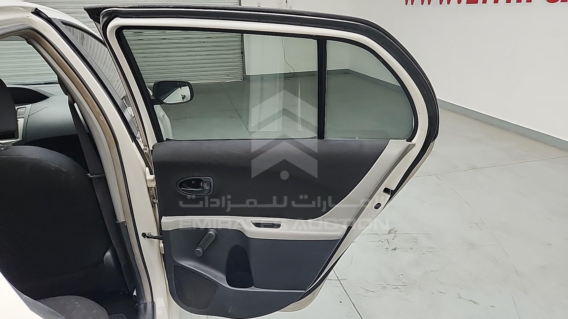 2008 TOYOTA YARIS VIN: JTDKW923185102750