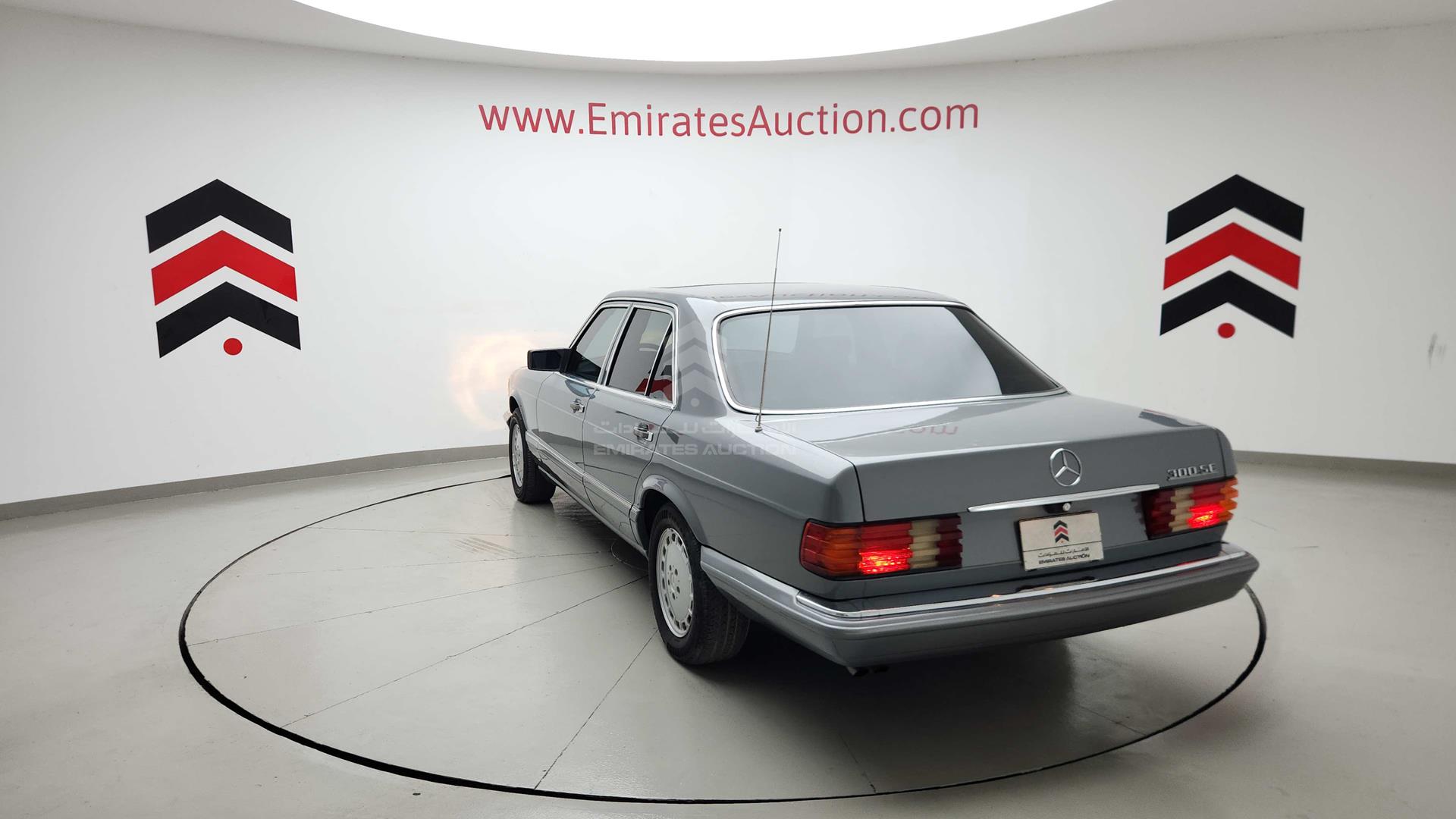 1989 MERCEDES 300 VIN: WDBCA24D0KA438919
