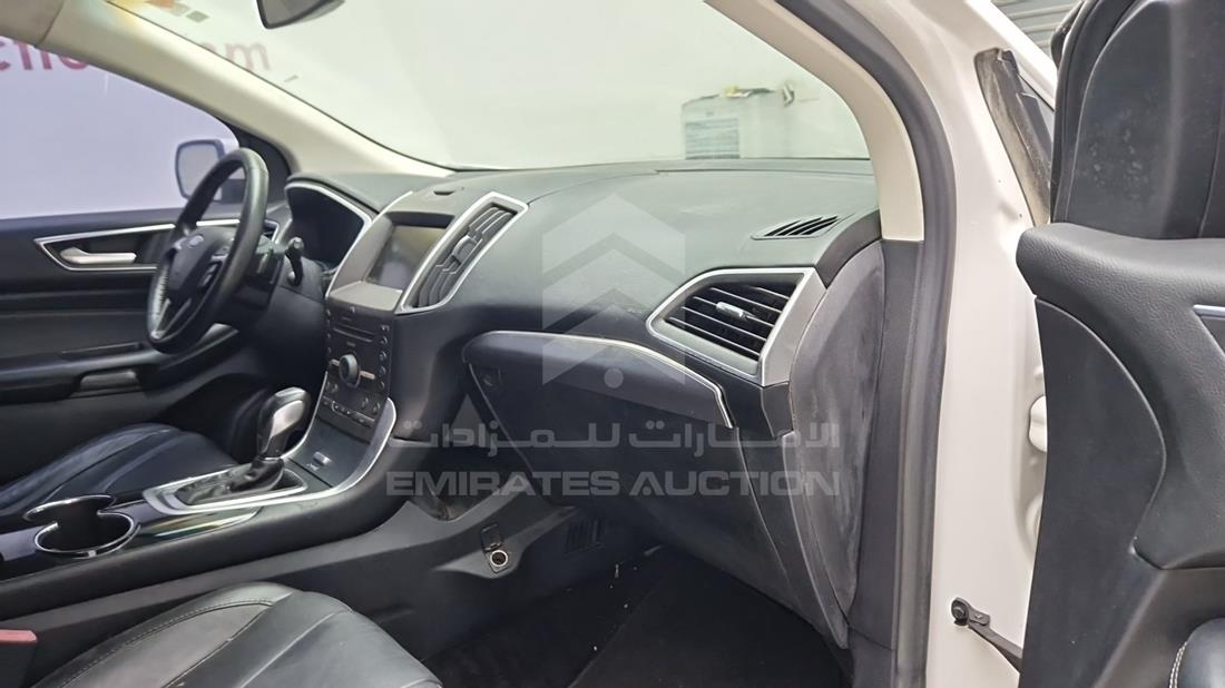 فورد ايدج 2016 — زاوية واجهة الراكب الأمامي الأيمن — صورة 29