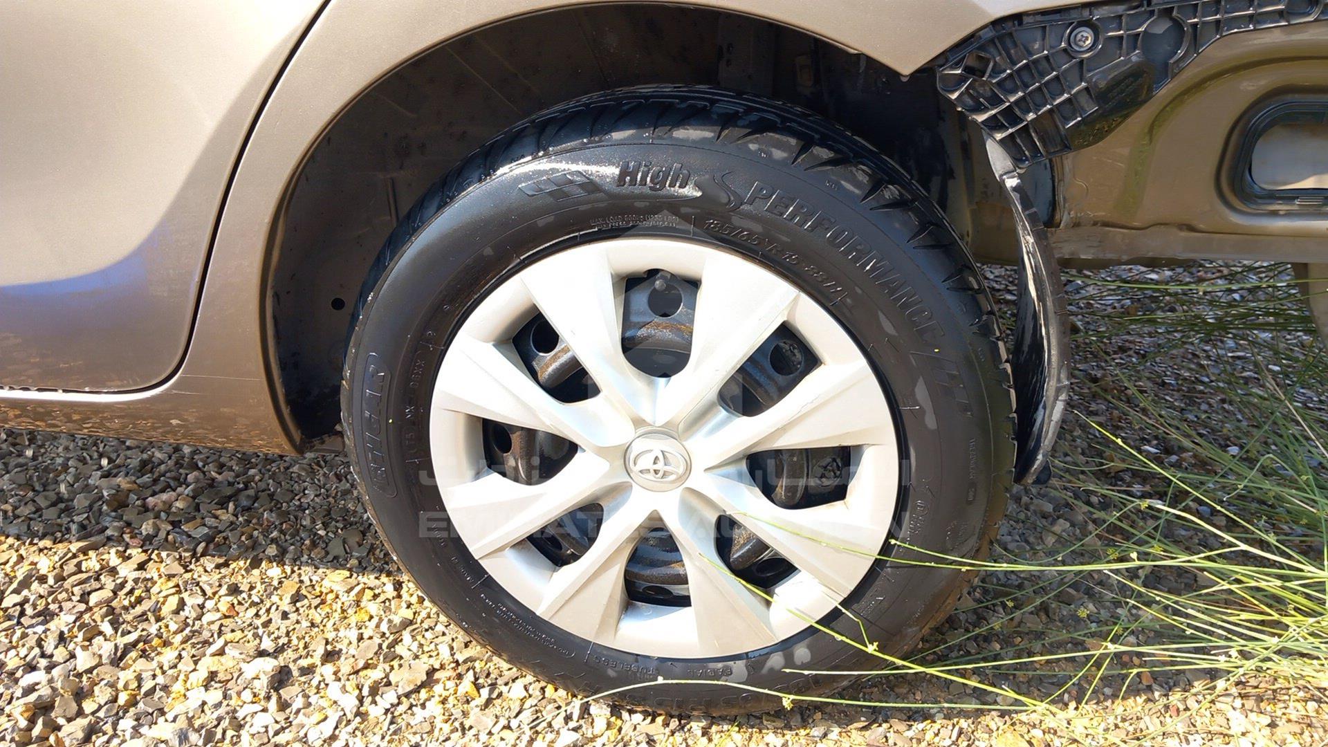 2015 TOYOTA YARIS VIN: MHFBT9F31F6025182