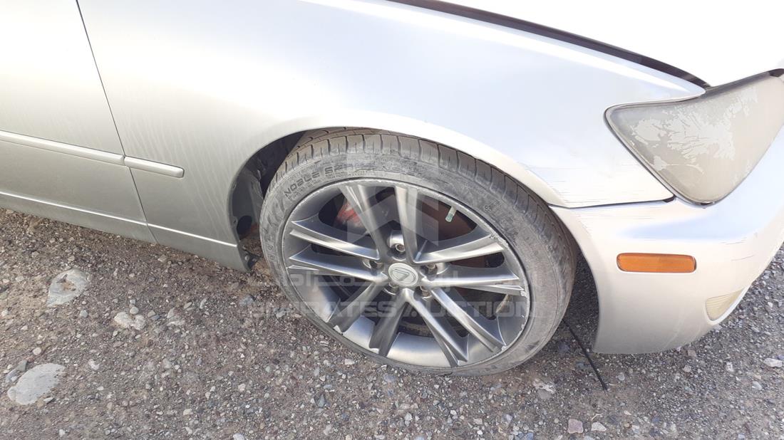 2001 Lexus IS300 for sale in UAE JTHBD182010015770 309237