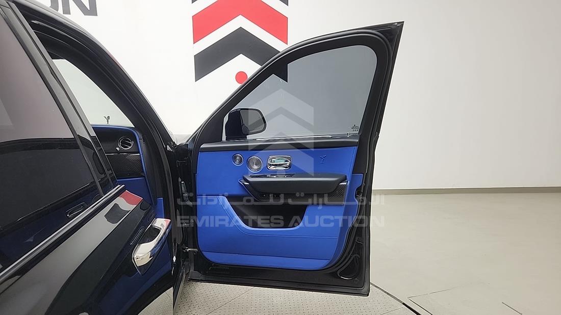 رولز رويز كولينان 2021 — الباب الأمامي الأيمن — صورة 28