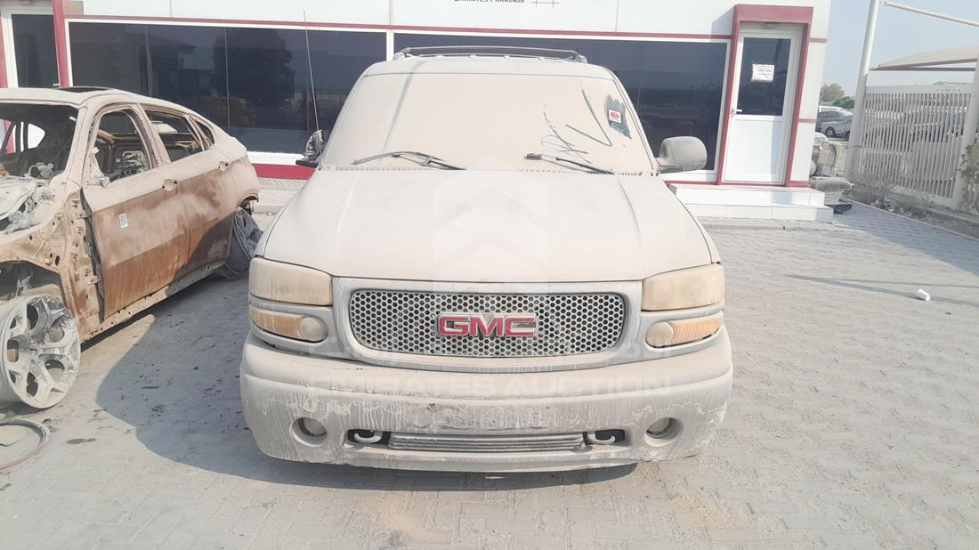 2005 GMC — Full Front View — Photo 1