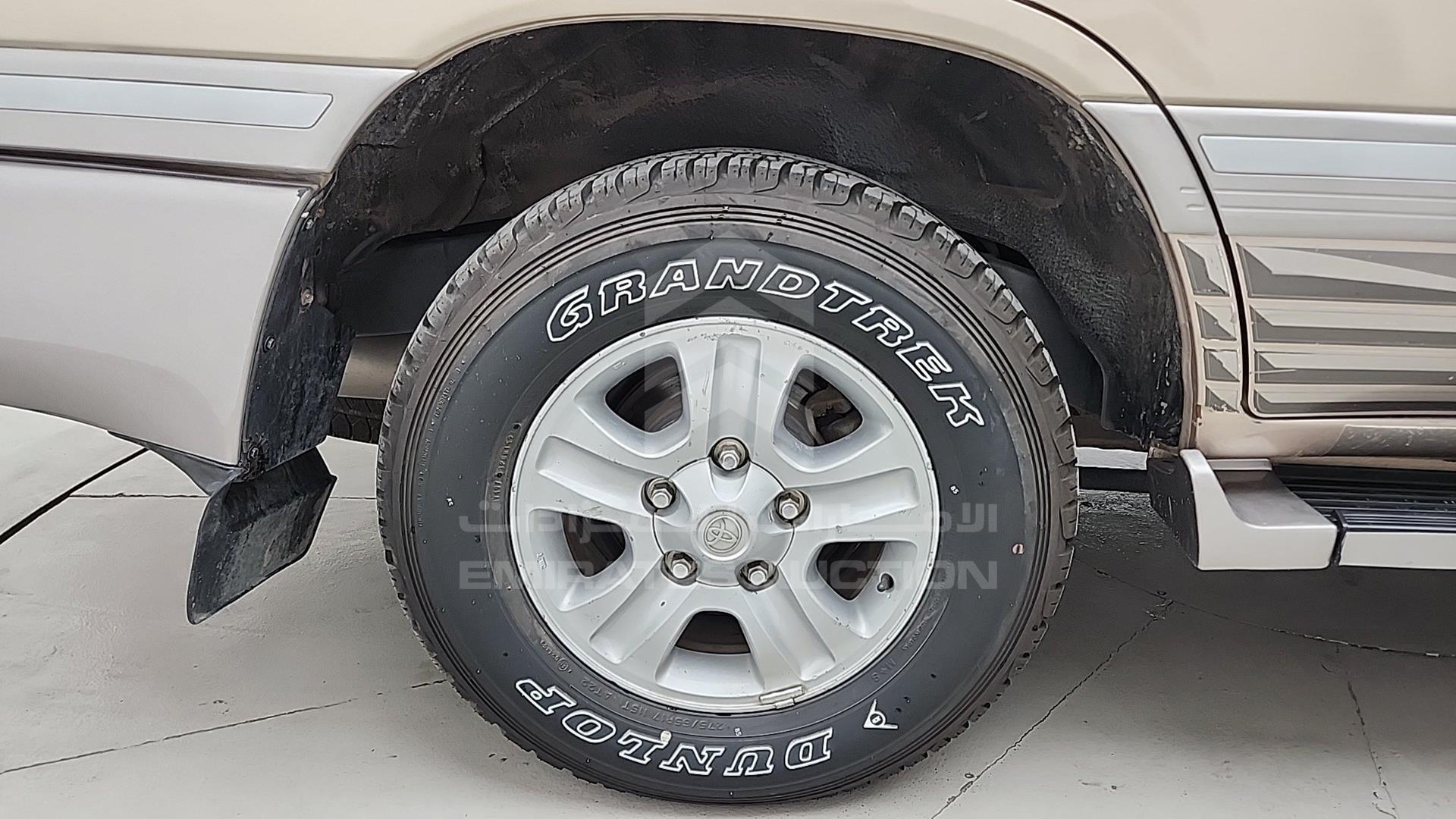 2005 TOYOTA LAND CRUISER VIN: JTEHT05J052069029