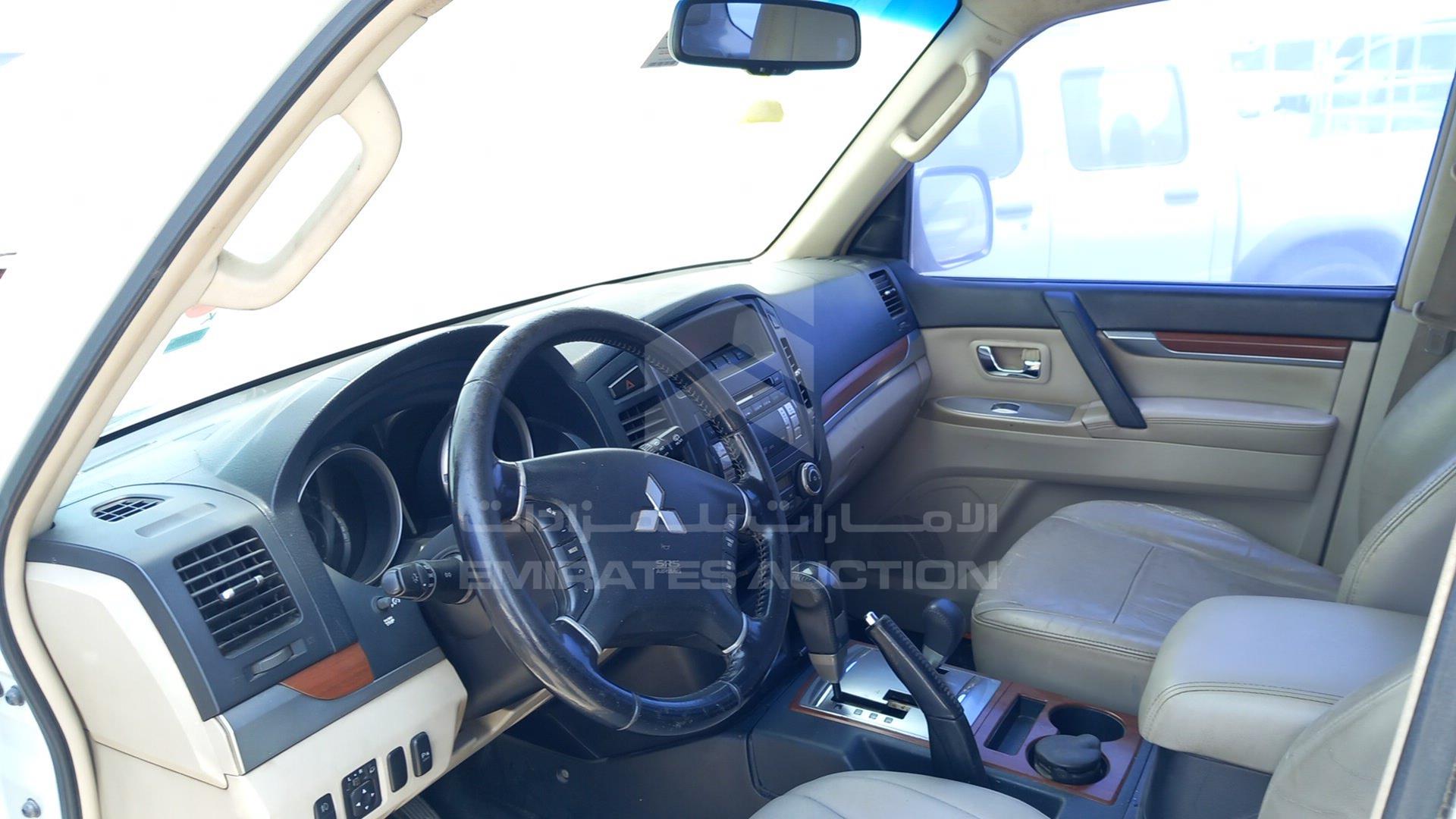 2008 MITSUBISHI PAJERO VIN: JMYLRV93W8J724284