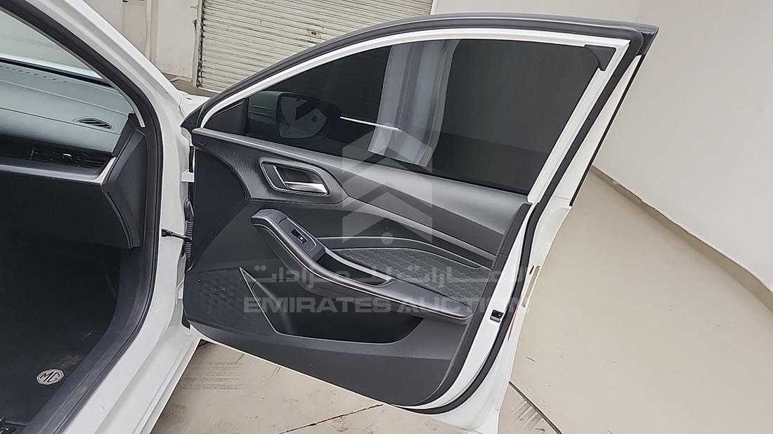 ام جي GT 2024 — الباب الأمامي الأيمن — صورة 29