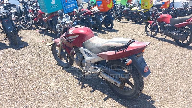 9C2MC35007R303572 Auction: EmiratesAuction Lot: 406857 9C2MC35007R303572 Honda Motorbike 2007 RED Photo 6