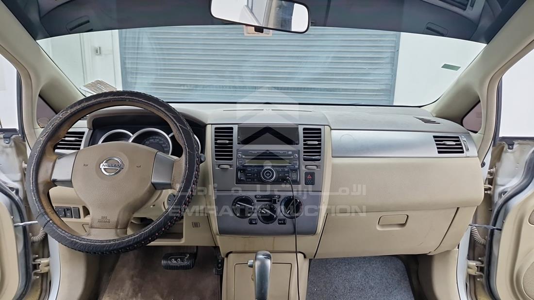 2009 Nissan — Full Dashboard View — Photo 18
