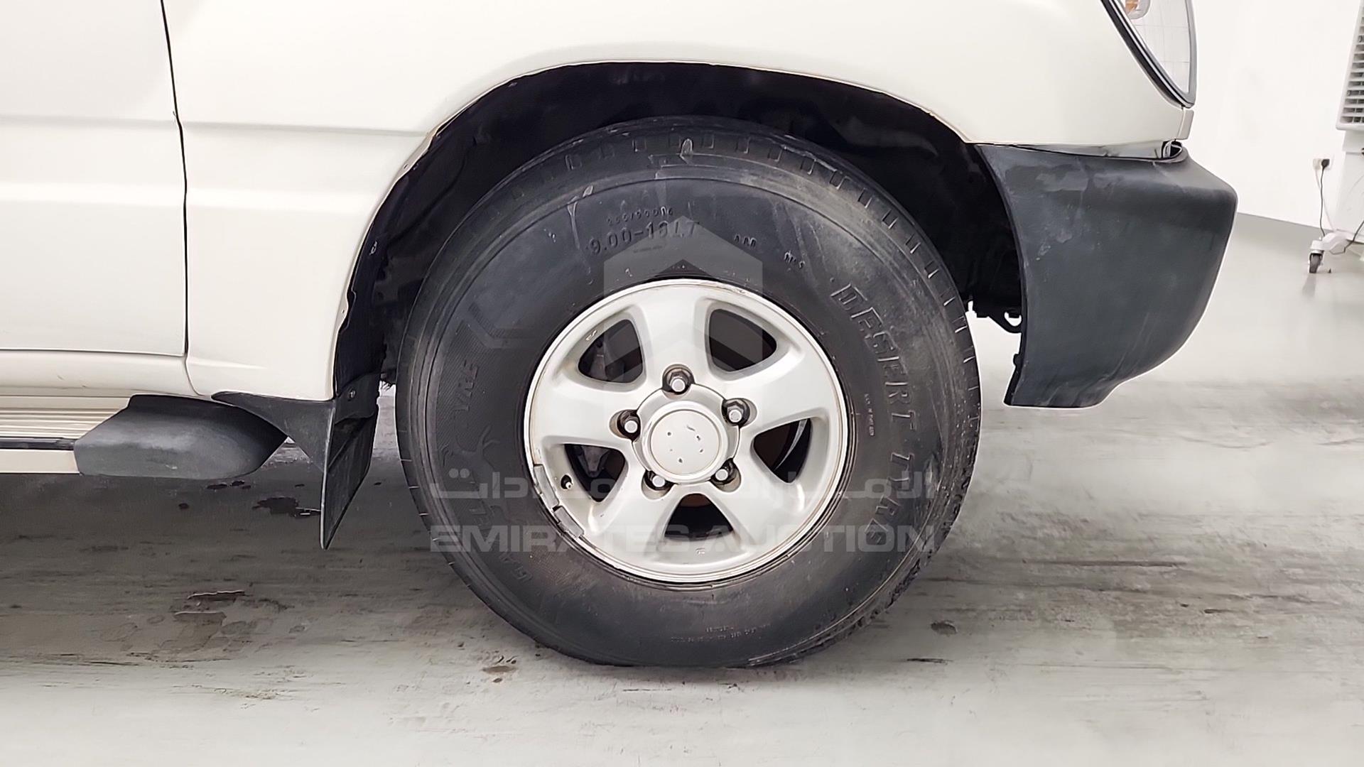 2002 TOYOTA LAND CRUISER VIN: JTGHJ01J723001920