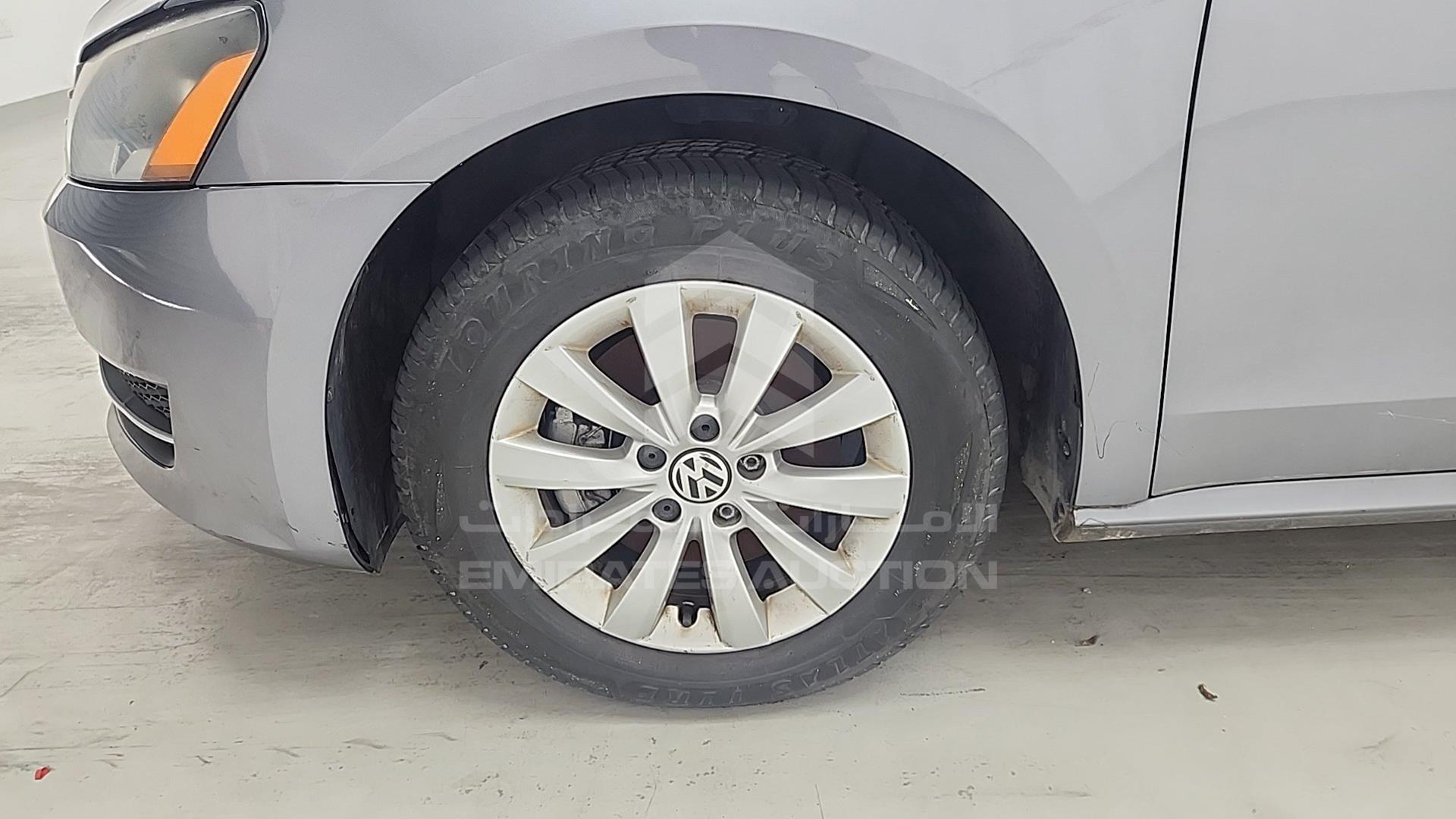 2015 VOLKSWAGEN PASSAT VIN: WVWBR7A3XFC061072
