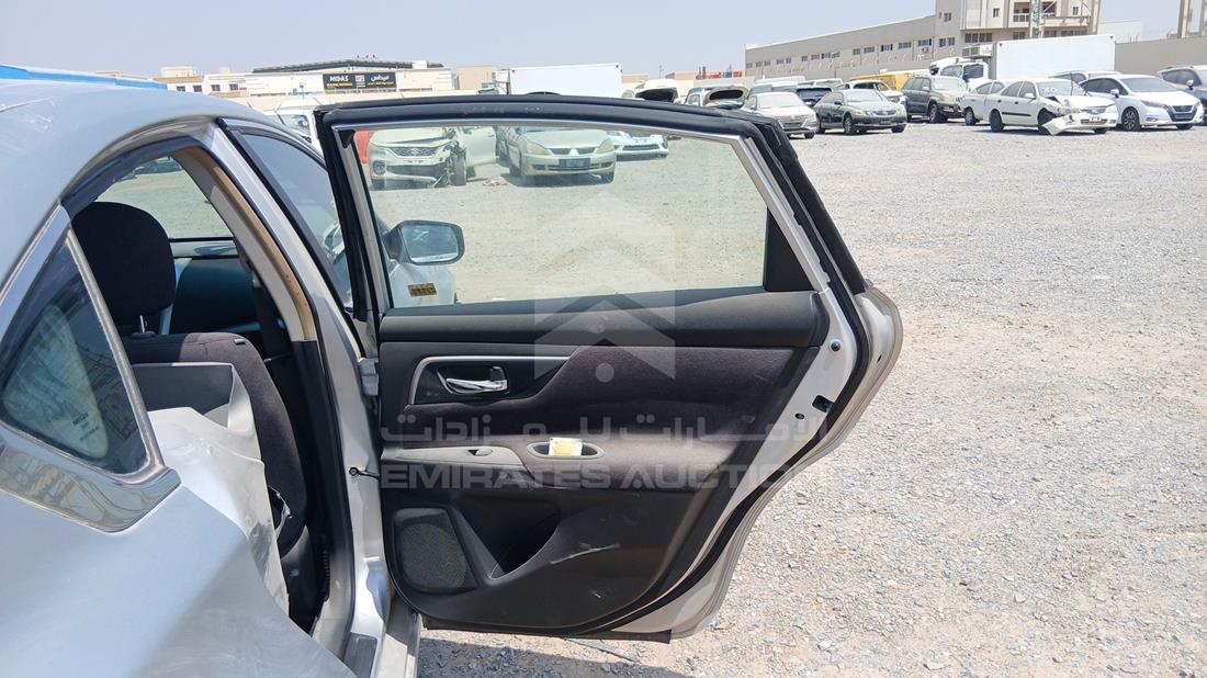 نيسان التيما 2013 — الباب الخلفي الأيمن — صورة 21