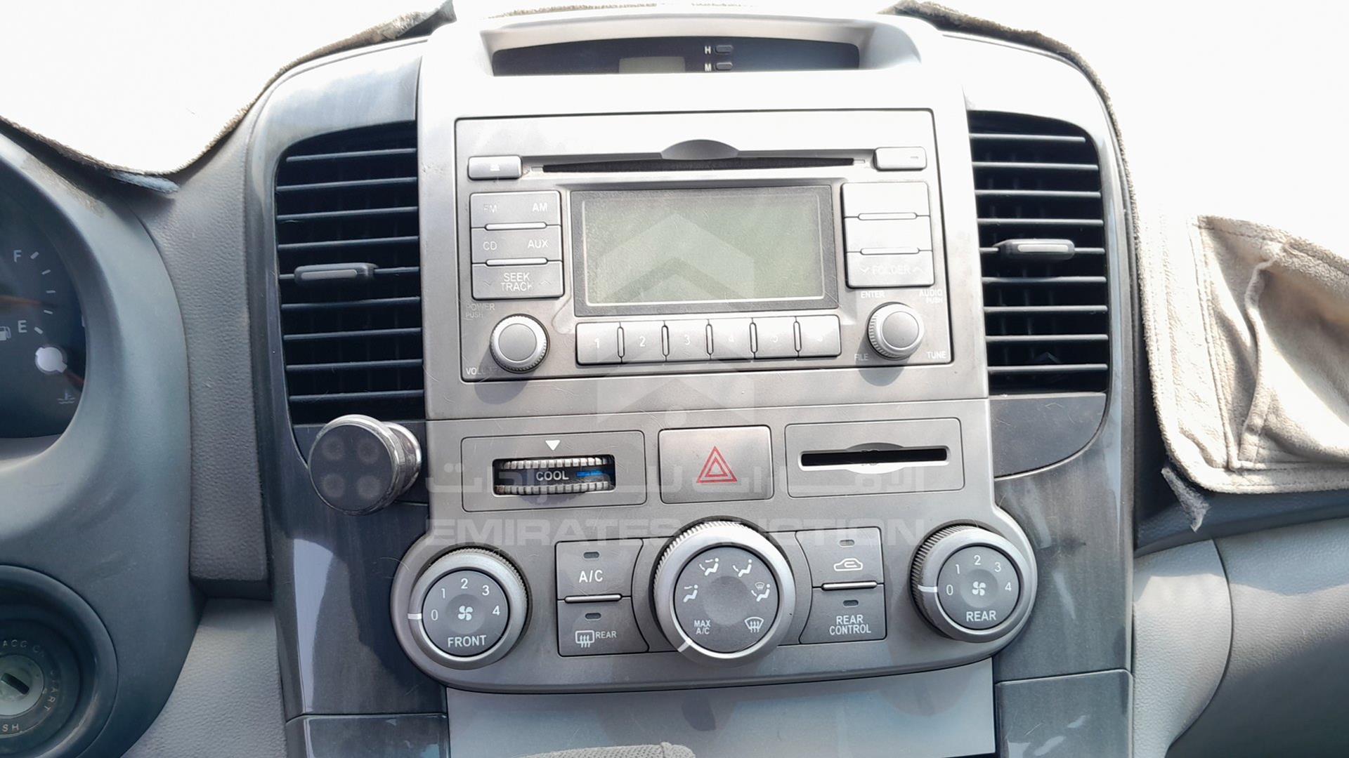 2011 KIA CARNIVAL VIN: KNAMH8172B6368472