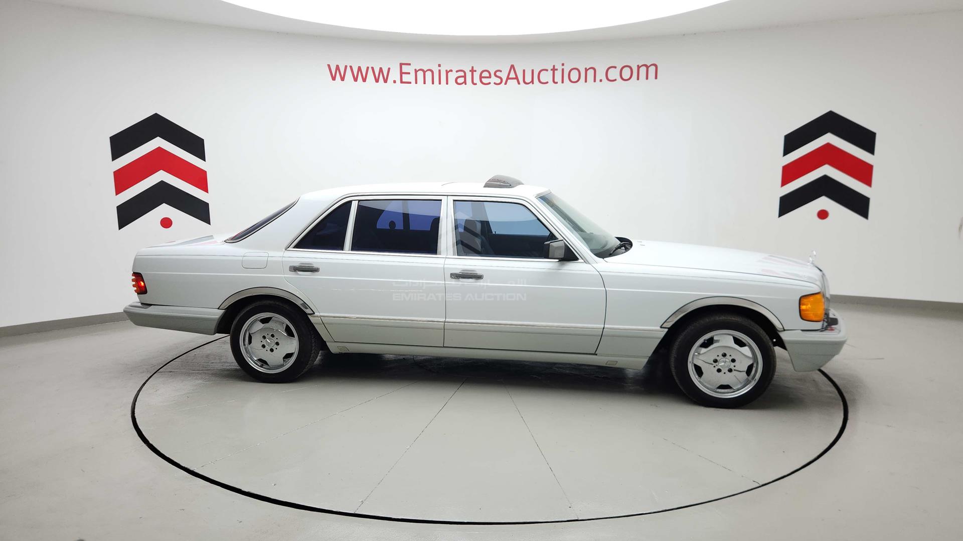 1990 MERCEDES SEL 560 VIN: WDBCA39E7LA537035