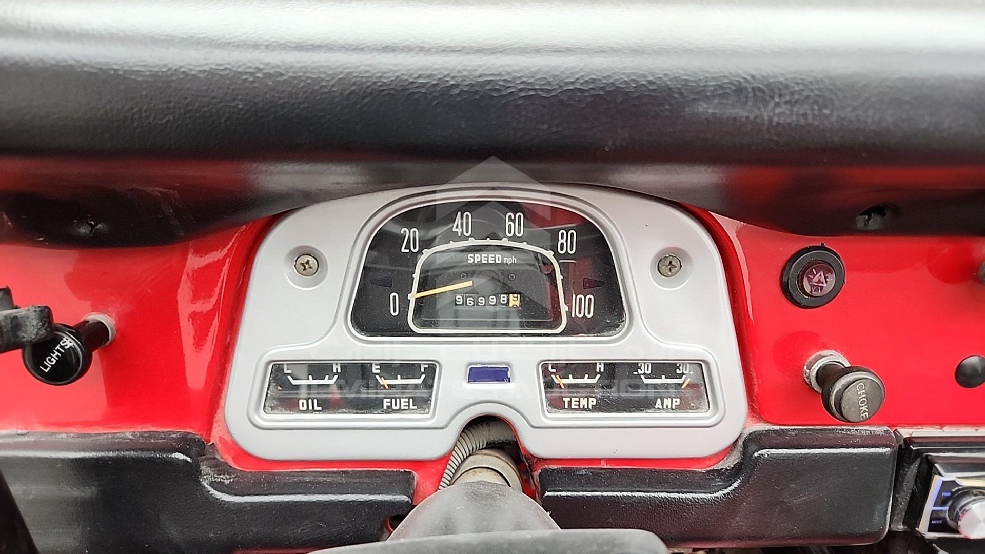 1976 TOYOTA LAND CRUISER VIN: FJ40208941
