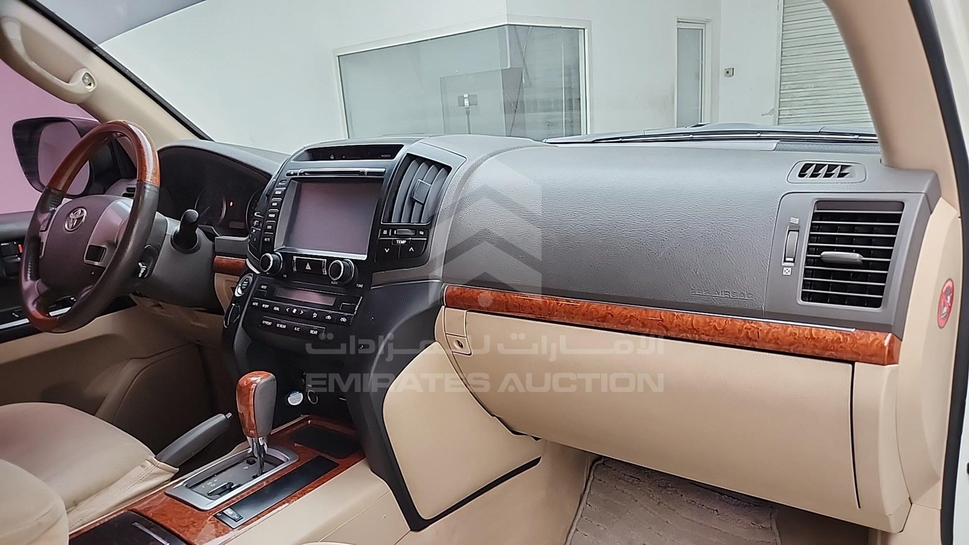 2014 TOYOTA LAND CRUISER VIN: JTMHX09J8E5047409