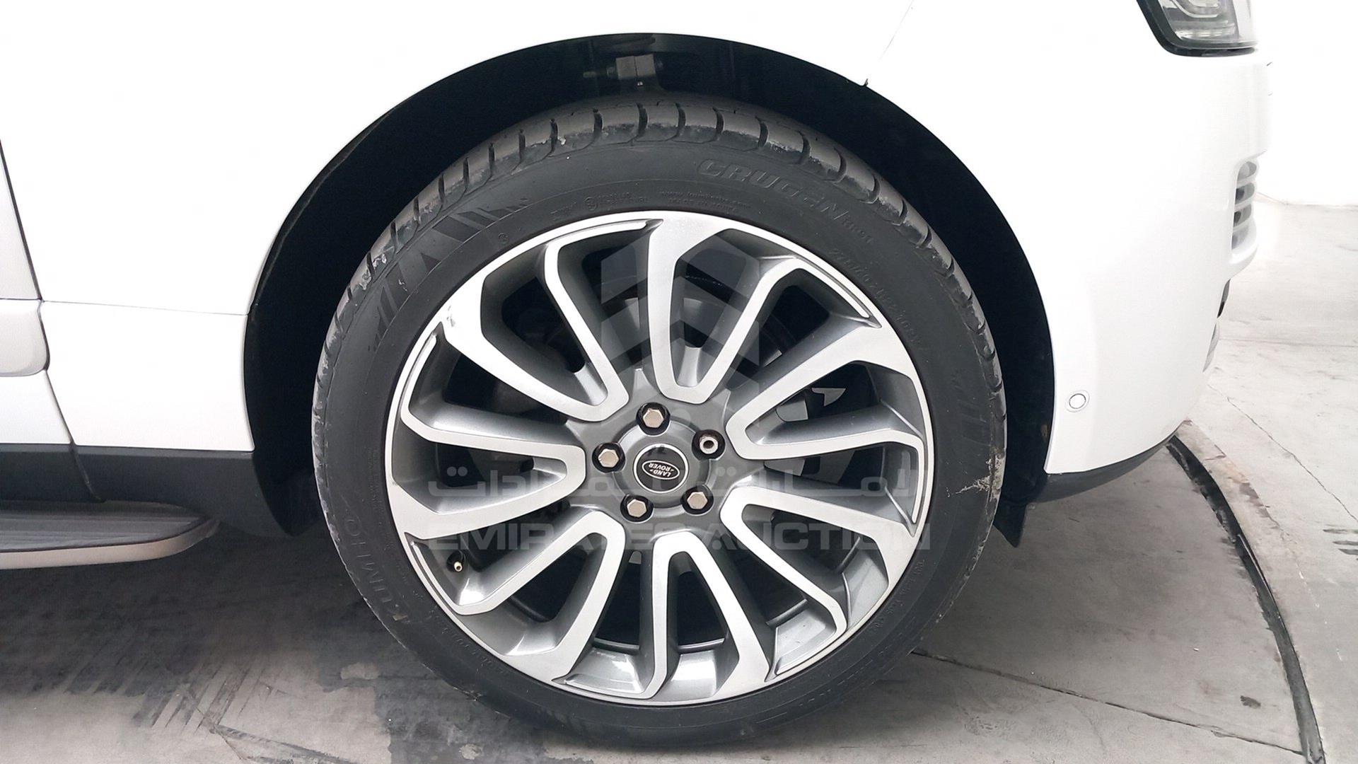 2015 RANGE ROVER VOGUE VIN: SALGA2DF3FA220010