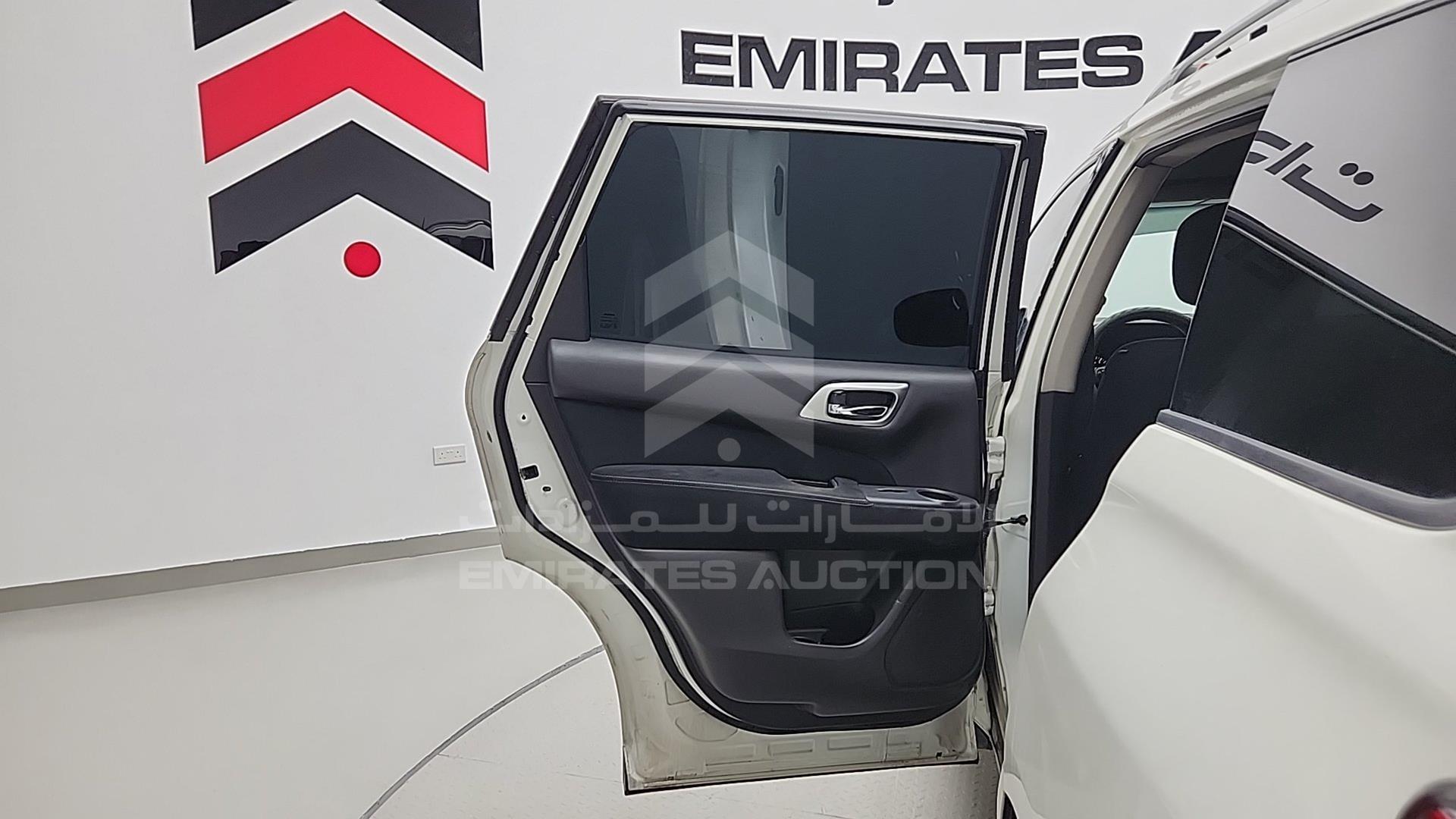 2015 NISSAN PATHFINDER VIN: 5N1AR2MN2FC708216