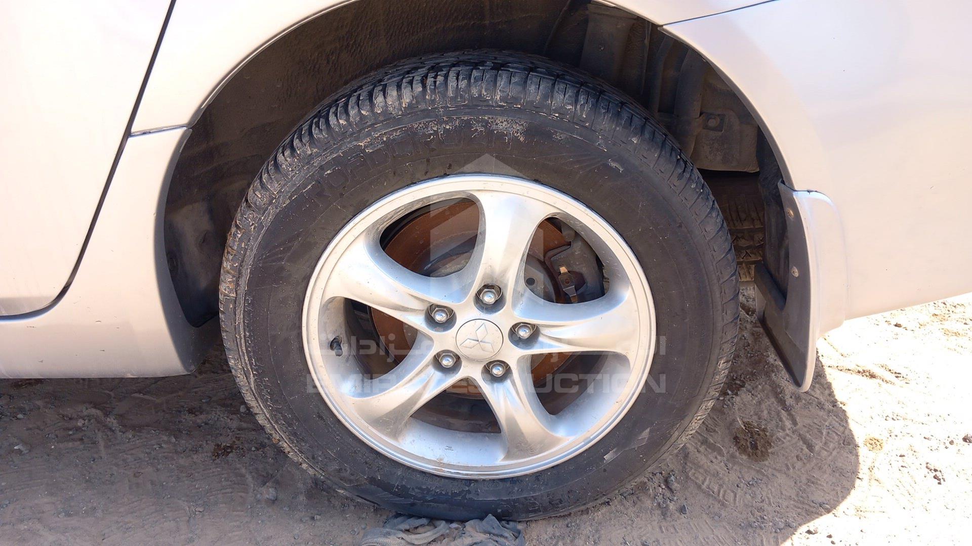 2007 MITSUBISHI GRANDIS VIN: JMYLRNA4W7Z700700