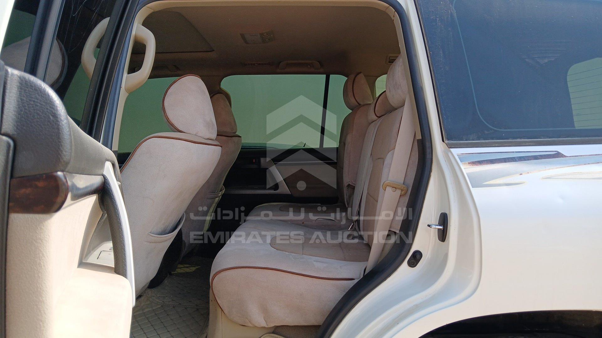 2011 TOYOTA LAND CRUISER VIN: JTMHT09J7B5093031