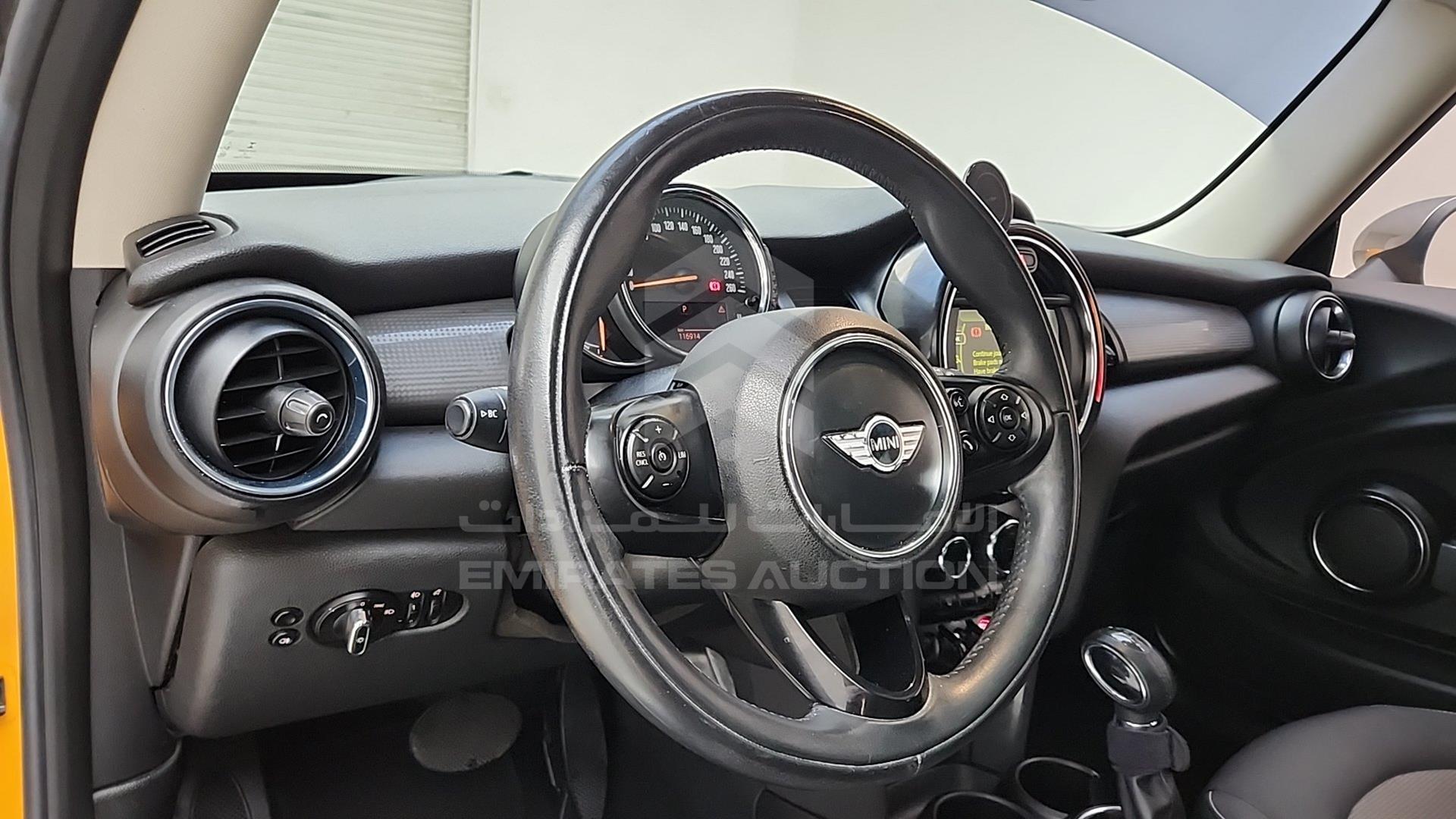 2016 MINI COOPER VIN: WMWXM5109G2A68567