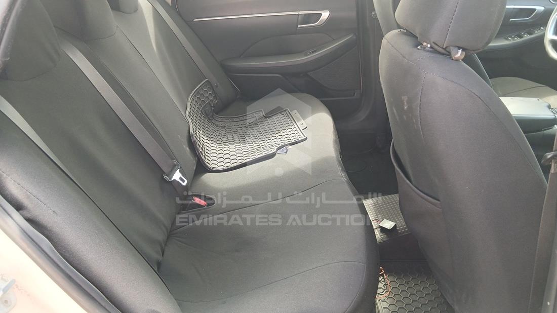 هيونداي سوناتا هجينة 2021 — زاوية الراكب الخلفي اليمنى — صورة 21