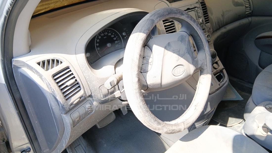 كيا كرنفال 2009 — التحكمات في عجلة القيادة — صورة 13