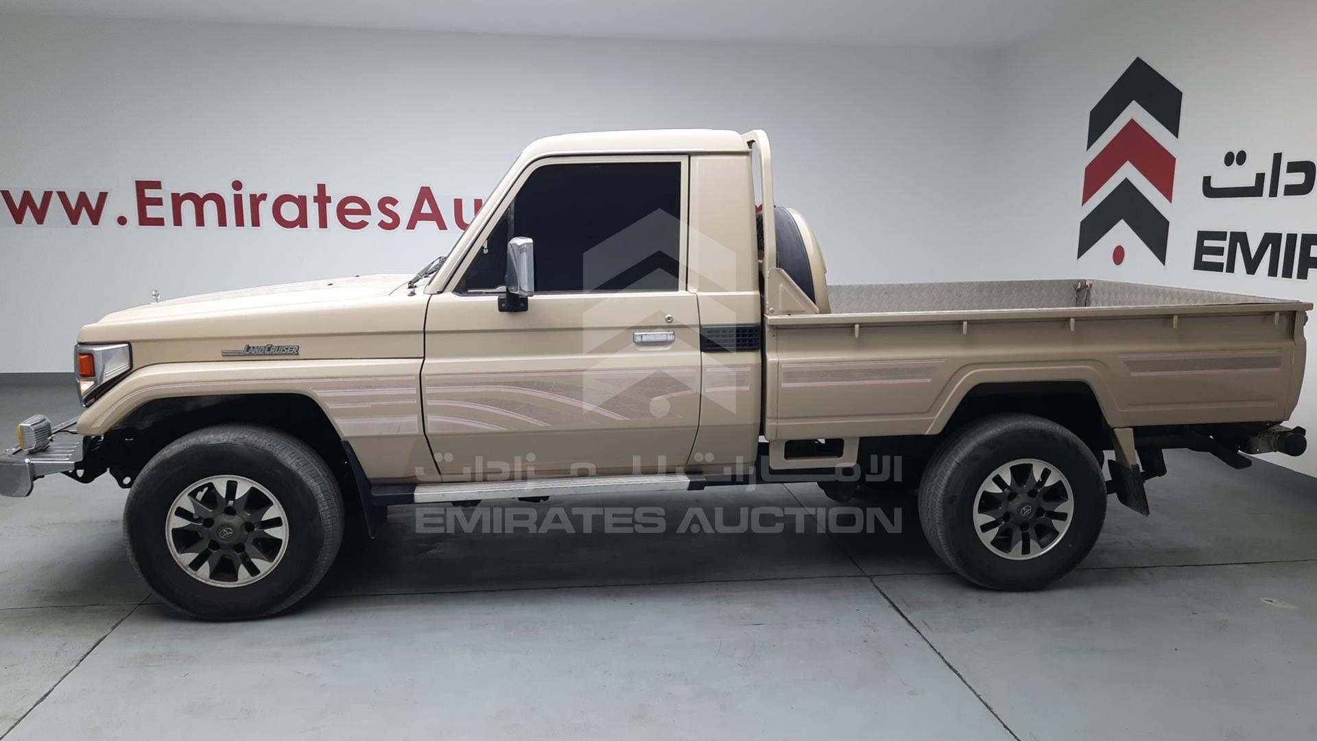 2001 TOYOTA LAND CRUISER VIN: JTFLJ73J016005504